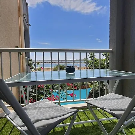 Au Bord De La Plage Du Grazel Gruissan Exterior photo