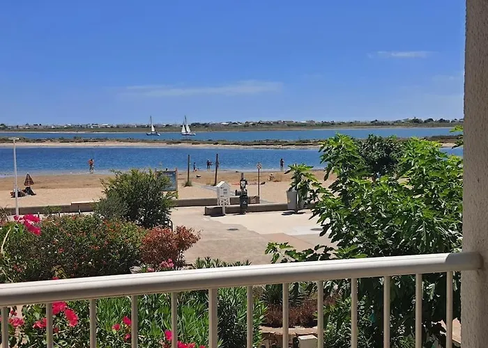 Au Bord De La Plage Du Grazel